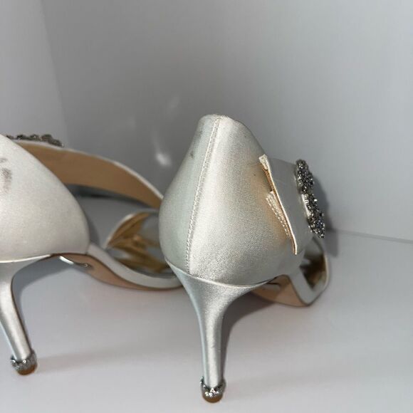 BADGLEY MISCHKA ivory satin heels rhinestones size 7 - Picture 9 of 15